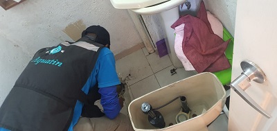 Servicio de Plomería en CDMX, reparación de Inodoro.